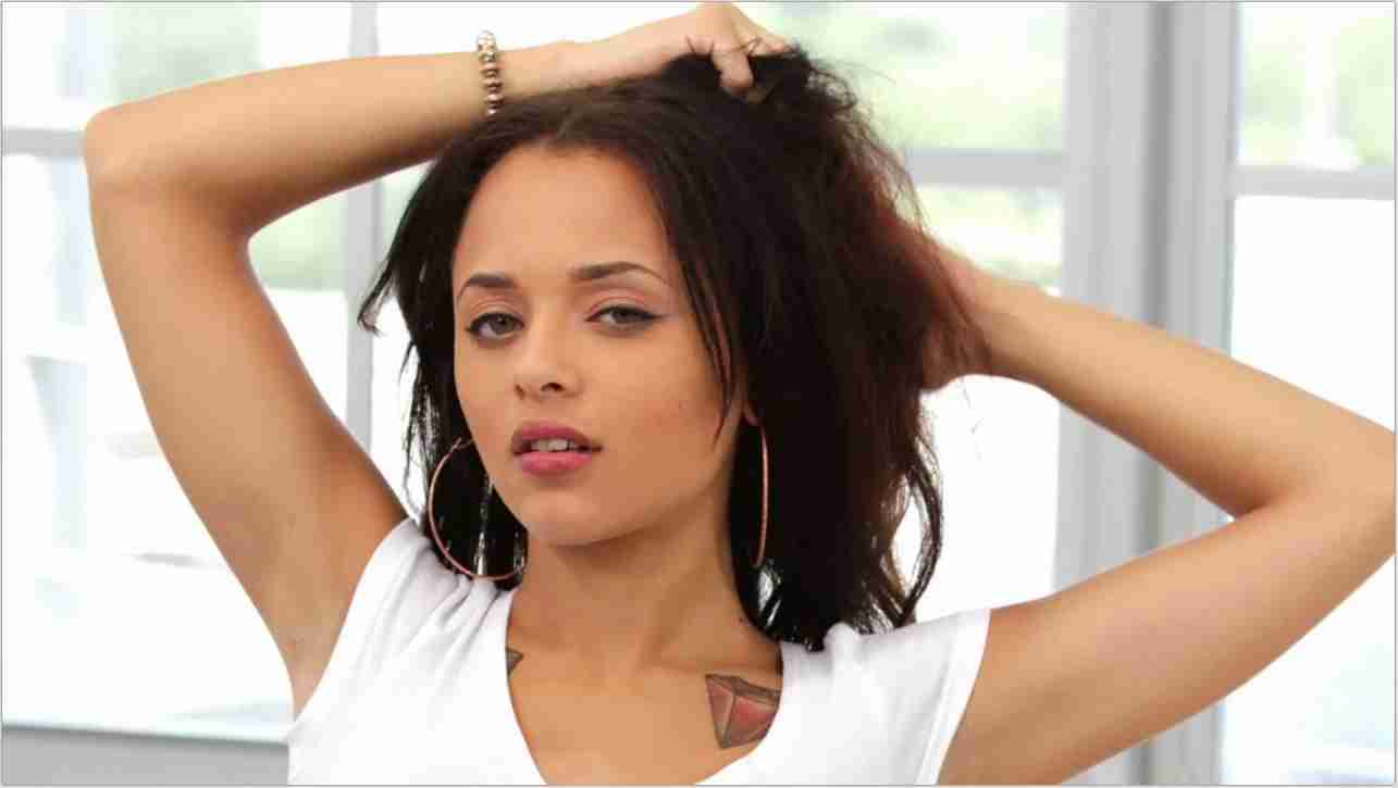 Holly Hendrix Body Measurement Bra Sizes Height Weight Celeb Now 2021